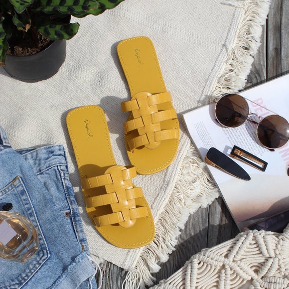 🆕️My summer Faves// Yellow croco Sandal - Picture 4 of 8